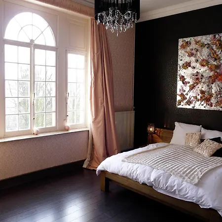 Spacious Spa Villa With Garden 빌라 *